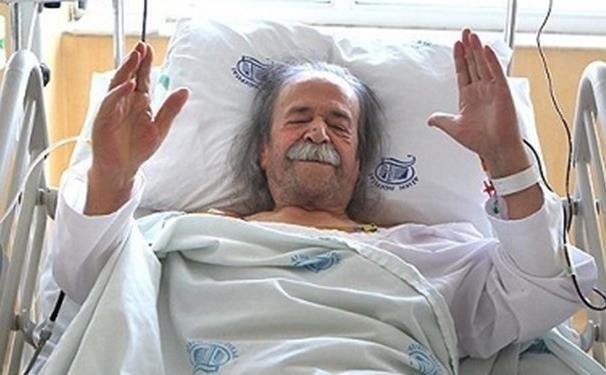 آخرین شرایط محمدعلی کشاورز در بیمارستان، شرایط سلامتی پایدار است